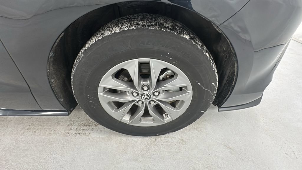 Used 2024 Toyota Sienna XLE image 9