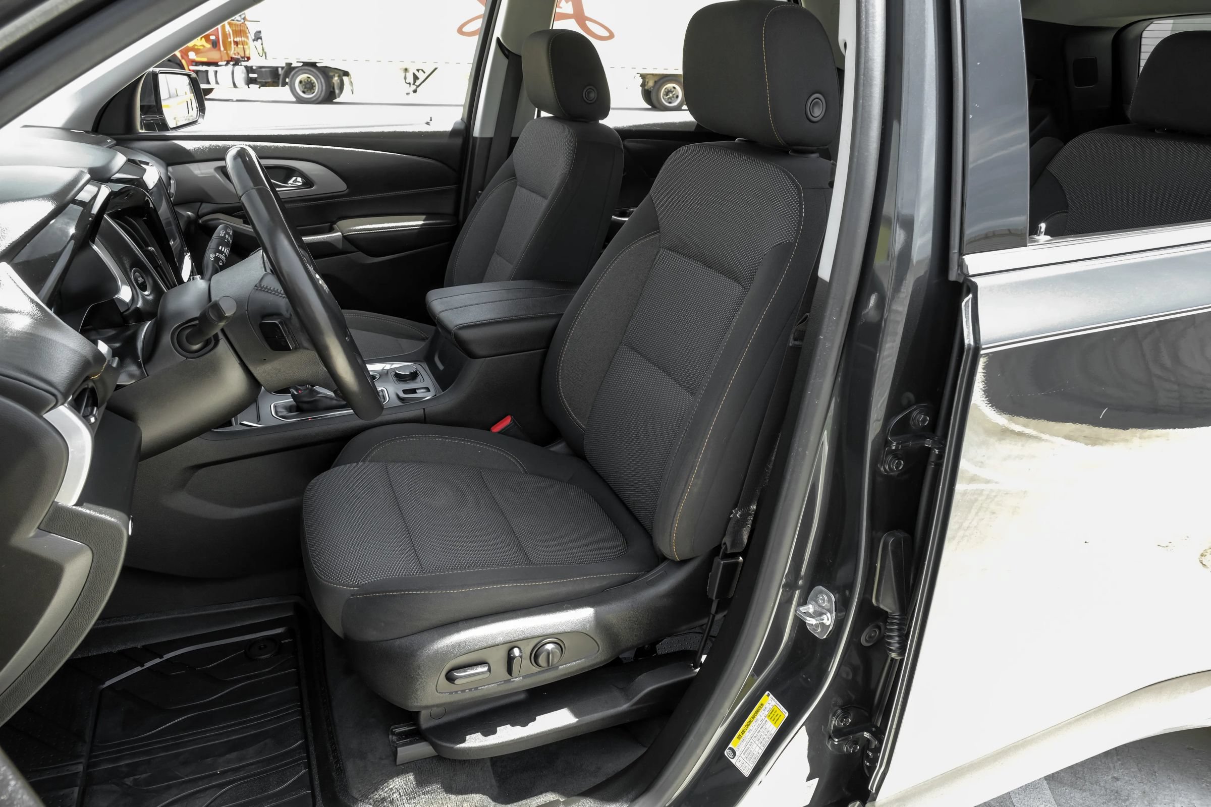 Used 2019 Chevrolet Traverse LT w/ LPO, Floor Liner Package AWD/4WD image 36