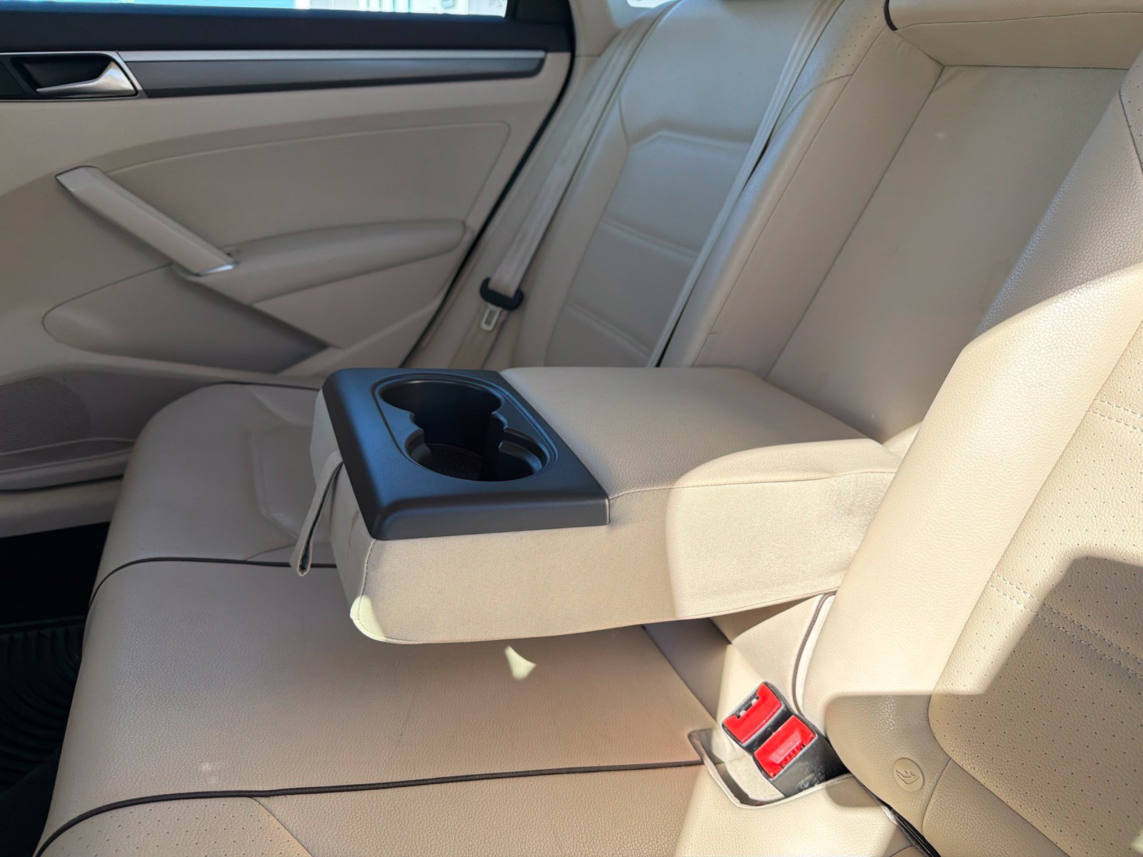 Used 2018 Volkswagen Passat 2.0T R-Line FWD image 25