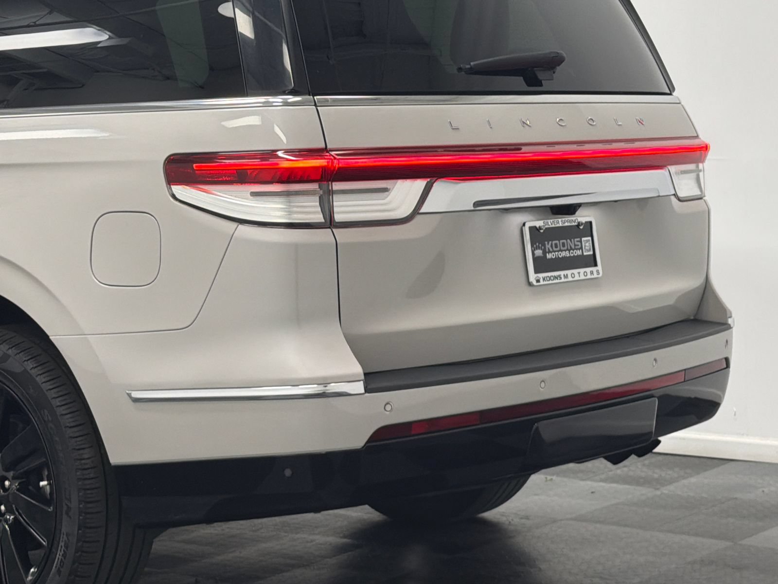 Certified 2023 Lincoln Navigator Reserve AWD/4WD image 7