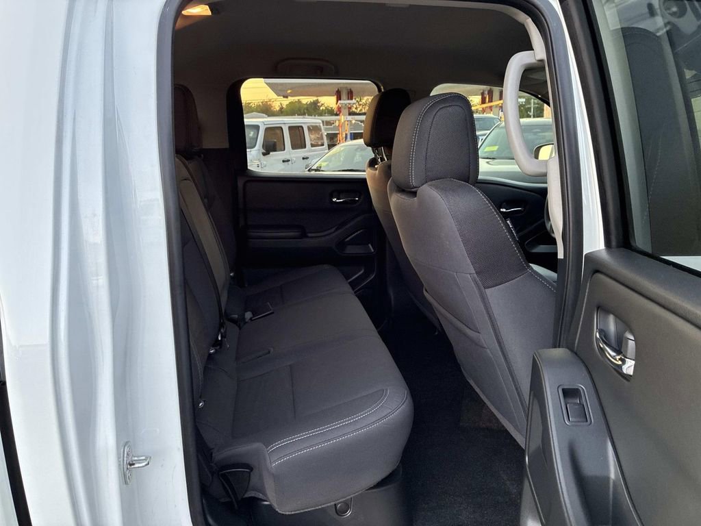 Certified 2023 Nissan Frontier SV w/ Tow Package AWD/4WD image 11