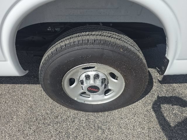 Used 2025 GMC Savana 3500 RWD image 23