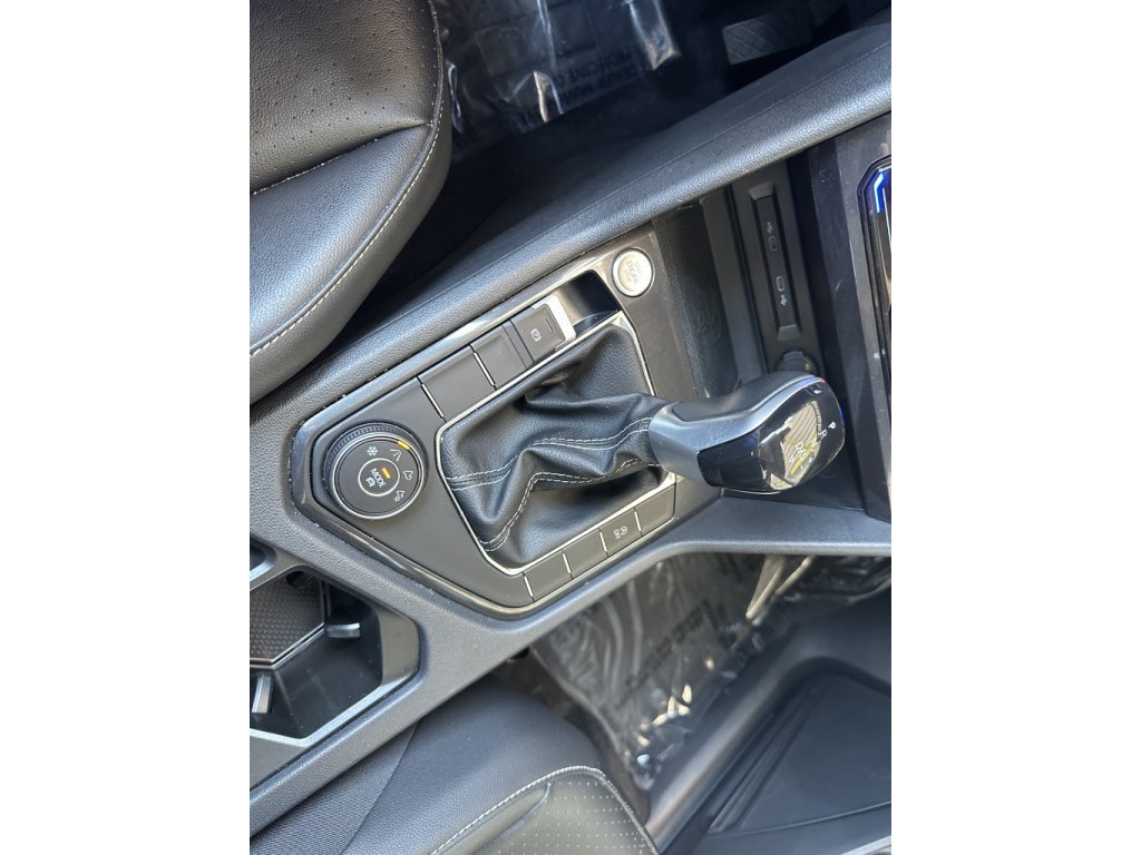 Used 2022 Volkswagen Tiguan SE w/ Panoramic Sunroof Package AWD/4WD image 27