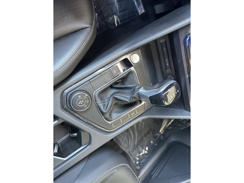 Used 2022 Volkswagen Tiguan SE w/ Panoramic Sunroof Package image 27