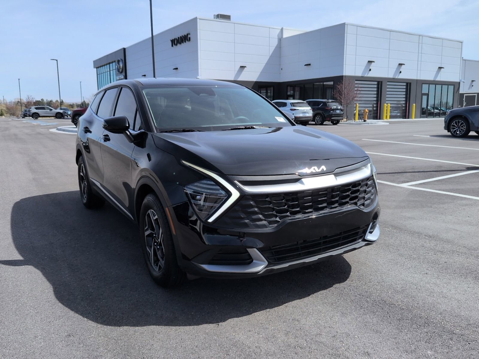Used 2025 Kia Sportage LX image 1
