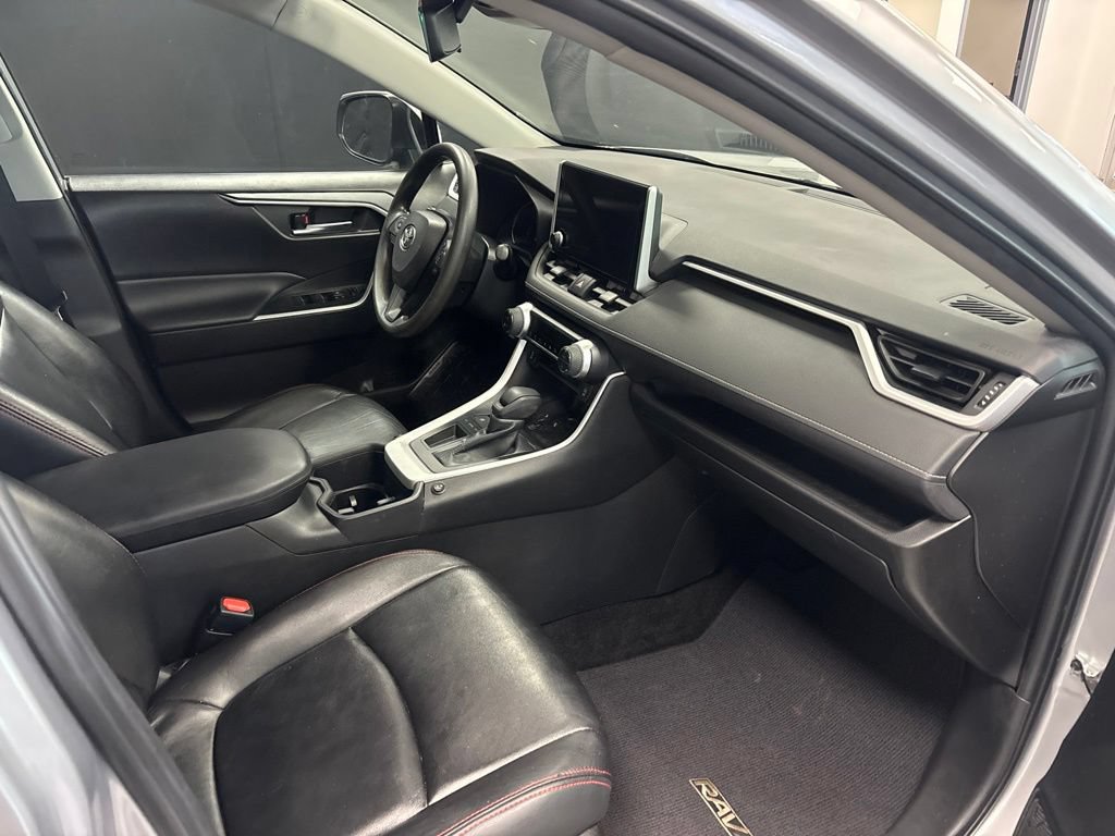 Used 2023 Toyota RAV4 XLE w/ Convenience Package FWD image 10