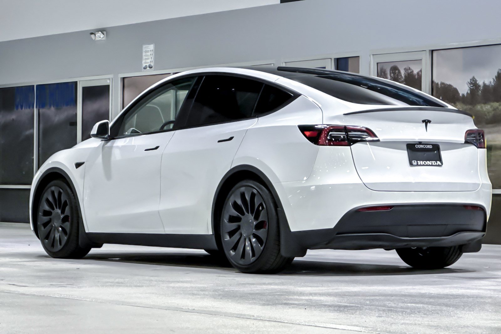 Used 2023 Tesla Model Y Performance AWD/4WD image 3