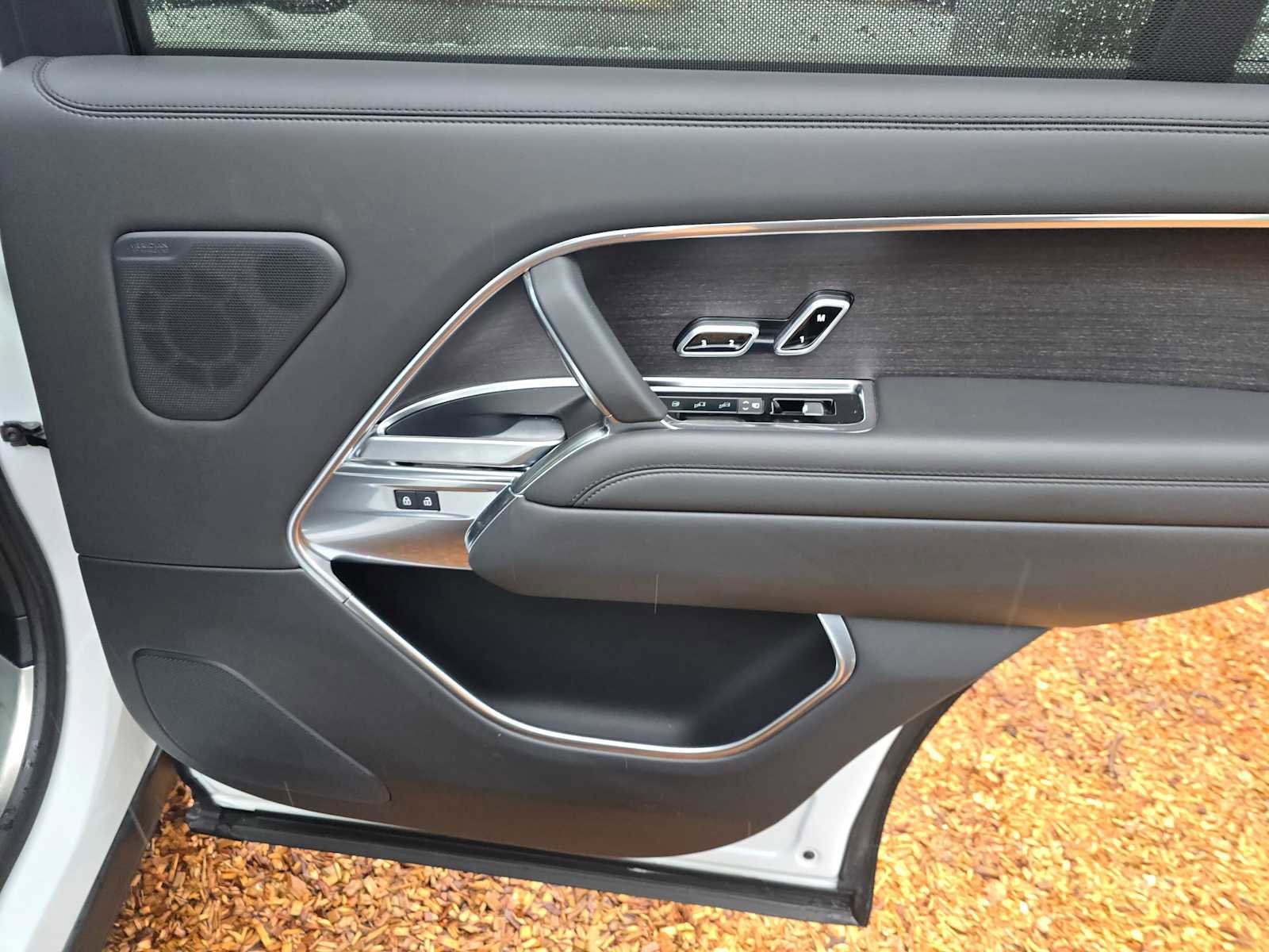 Used 2024 Land Rover Range Rover Long Wheelbase SE image 13