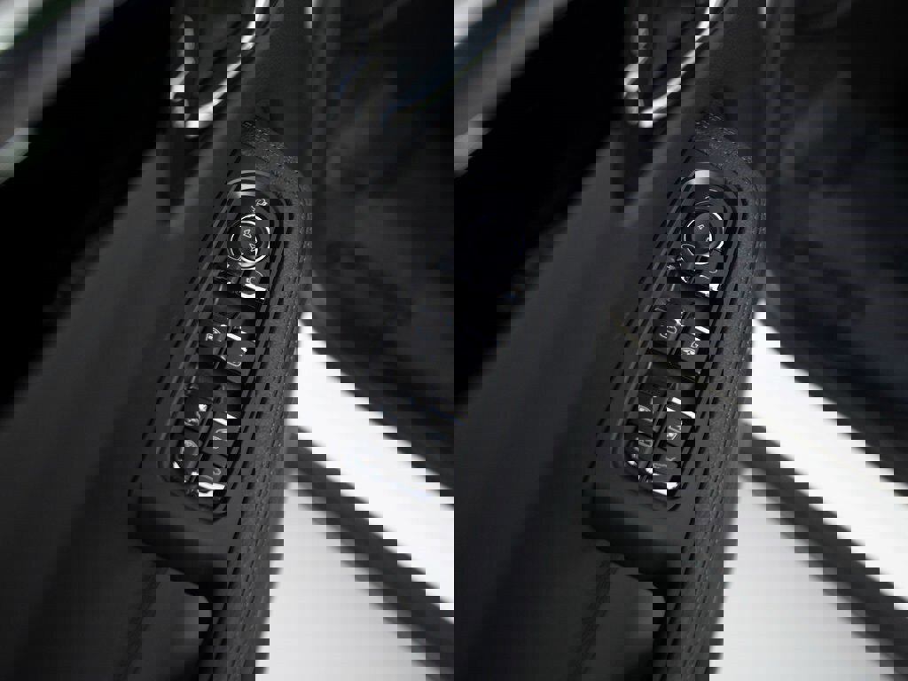 New 2026 Porsche Macan image 19