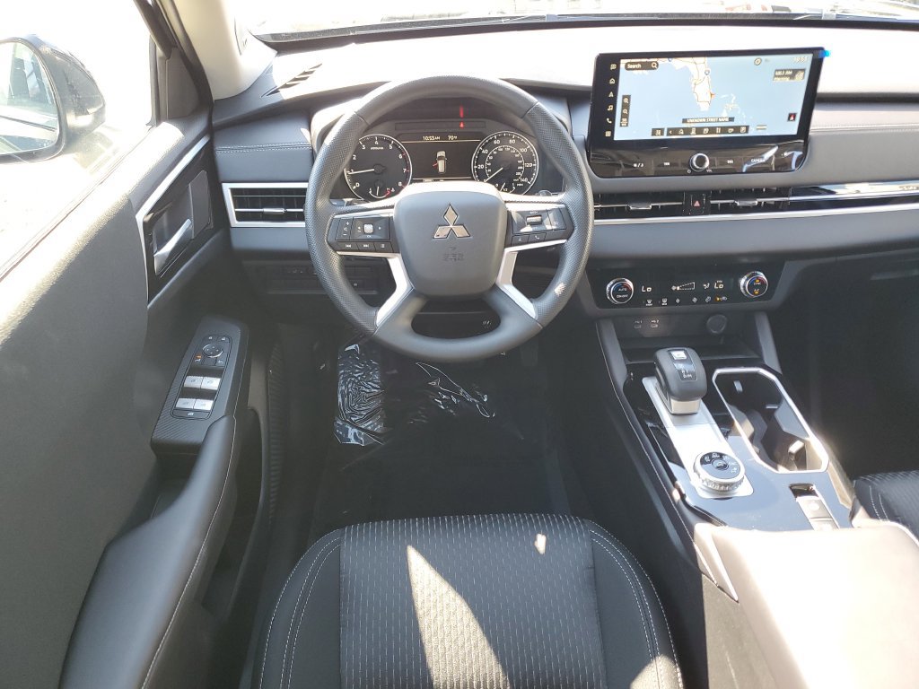 New 2026 Mitsubishi Outlander ES FWD image 14