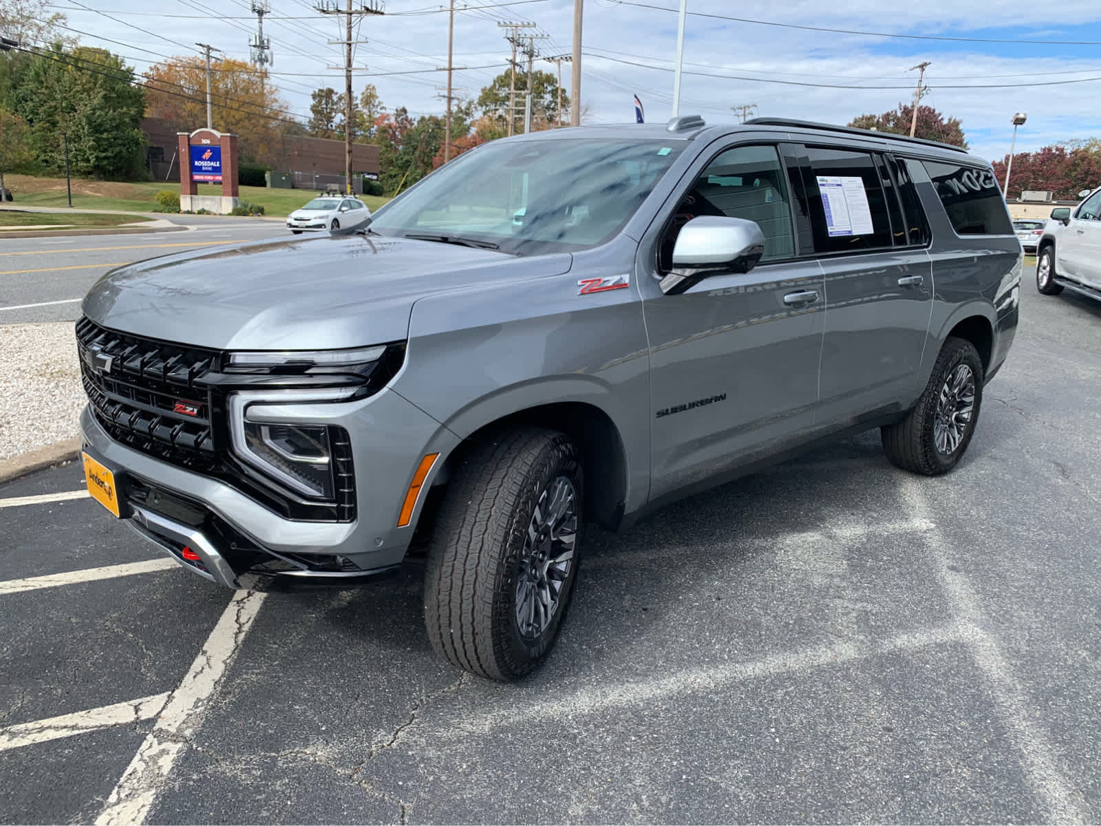 Used 2025 Chevrolet Suburban Z71 image 3