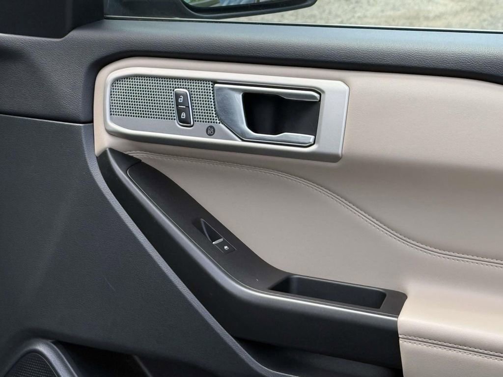 Used 2020 Ford Explorer Limited w/ Class III Trailer Tow Package AWD/4WD image 9