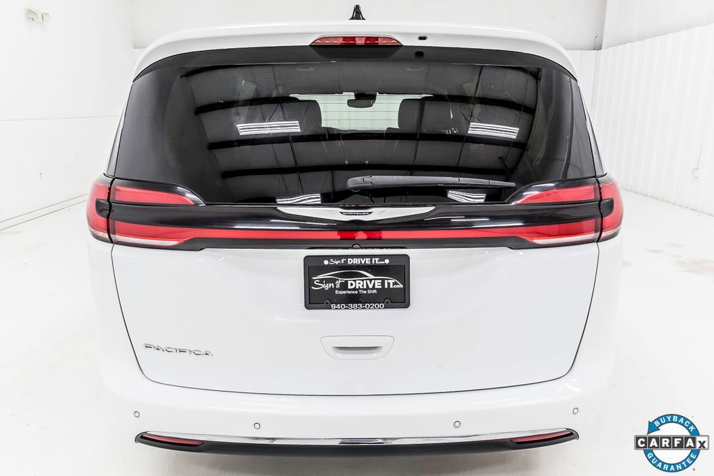 Used 2023 Chrysler Pacifica Touring-L image 5