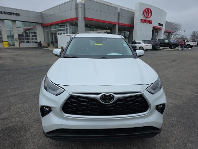 Certified 2024 Toyota Highlander LE image 2