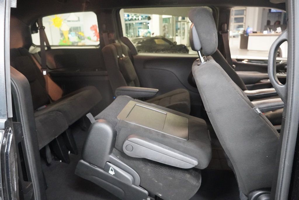 Used 2017 Dodge Grand Caravan SE image 22