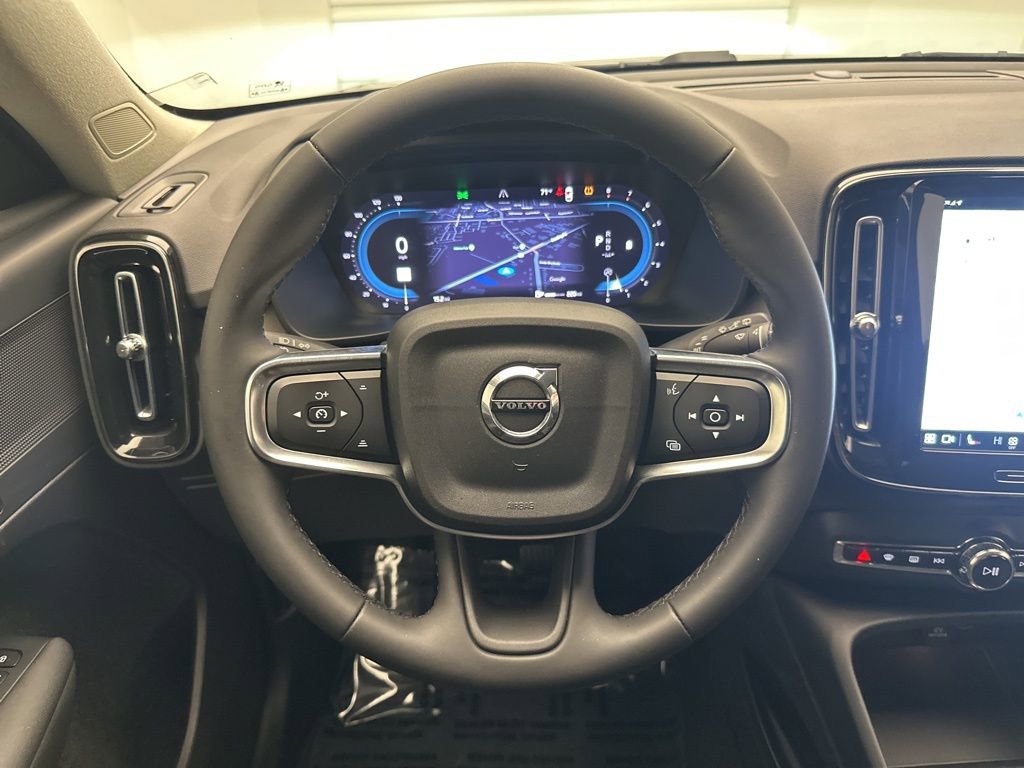 Used 2023 Volvo XC40 B5 Core image 18