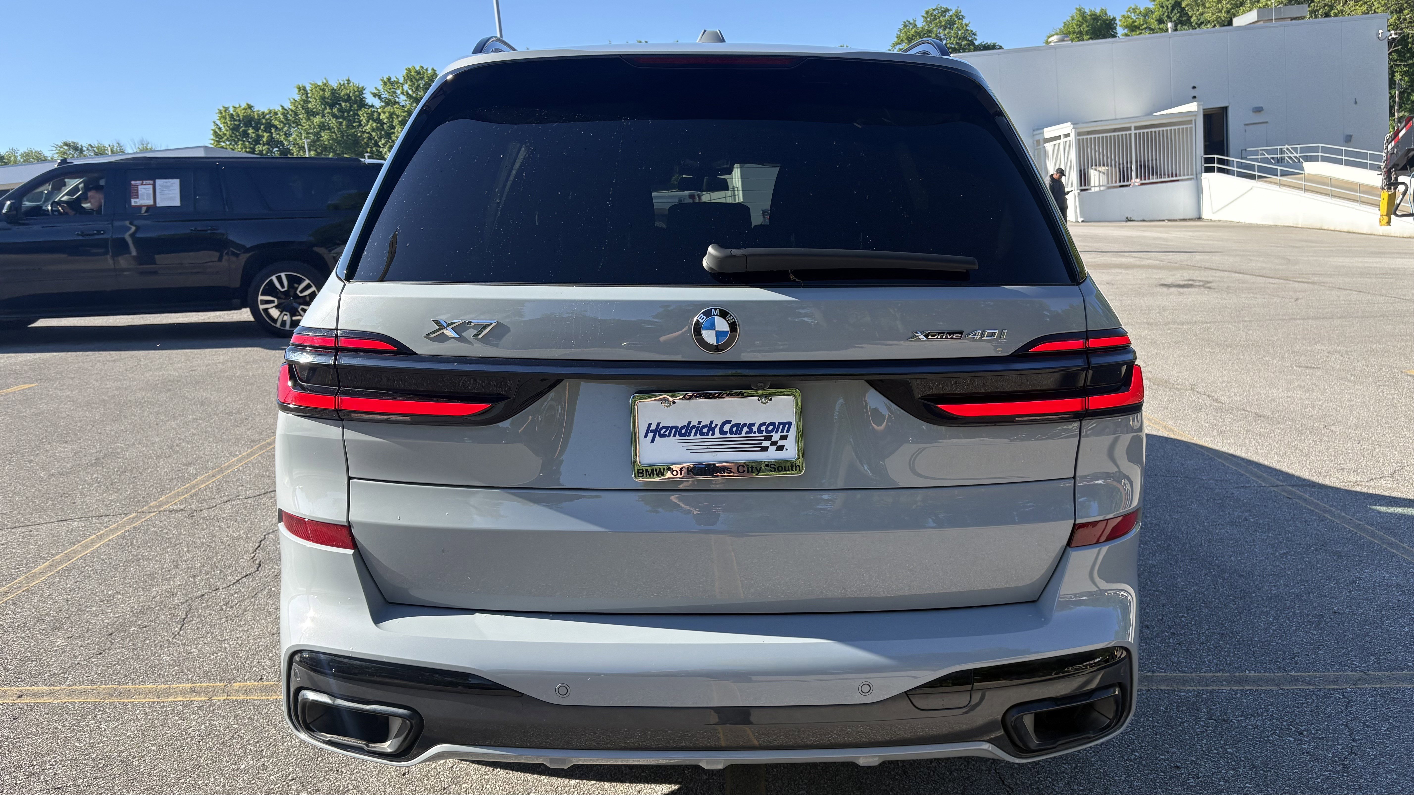 Certified 2025 BMW X7 xDrive40i w/ M Sport Package AWD/4WD image 9
