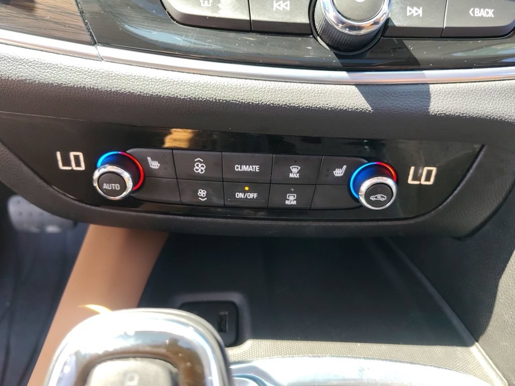 Certified 2018 Buick Enclave Essence AWD/4WD image 29