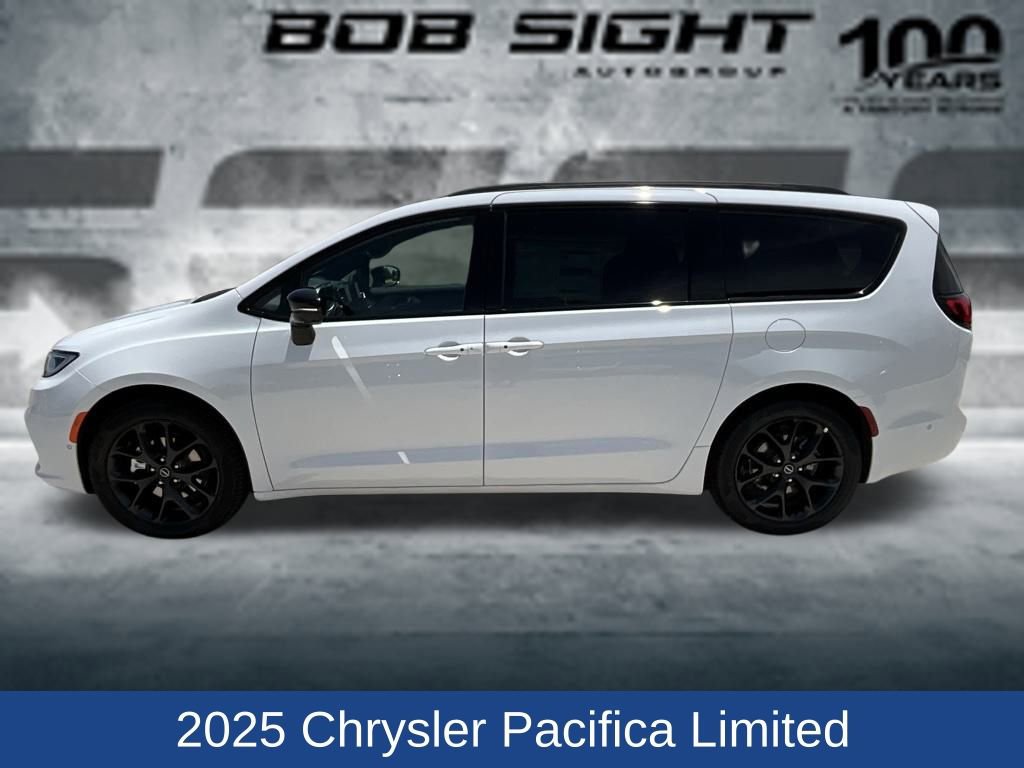 New 2025 Chrysler Pacifica Limited image 3