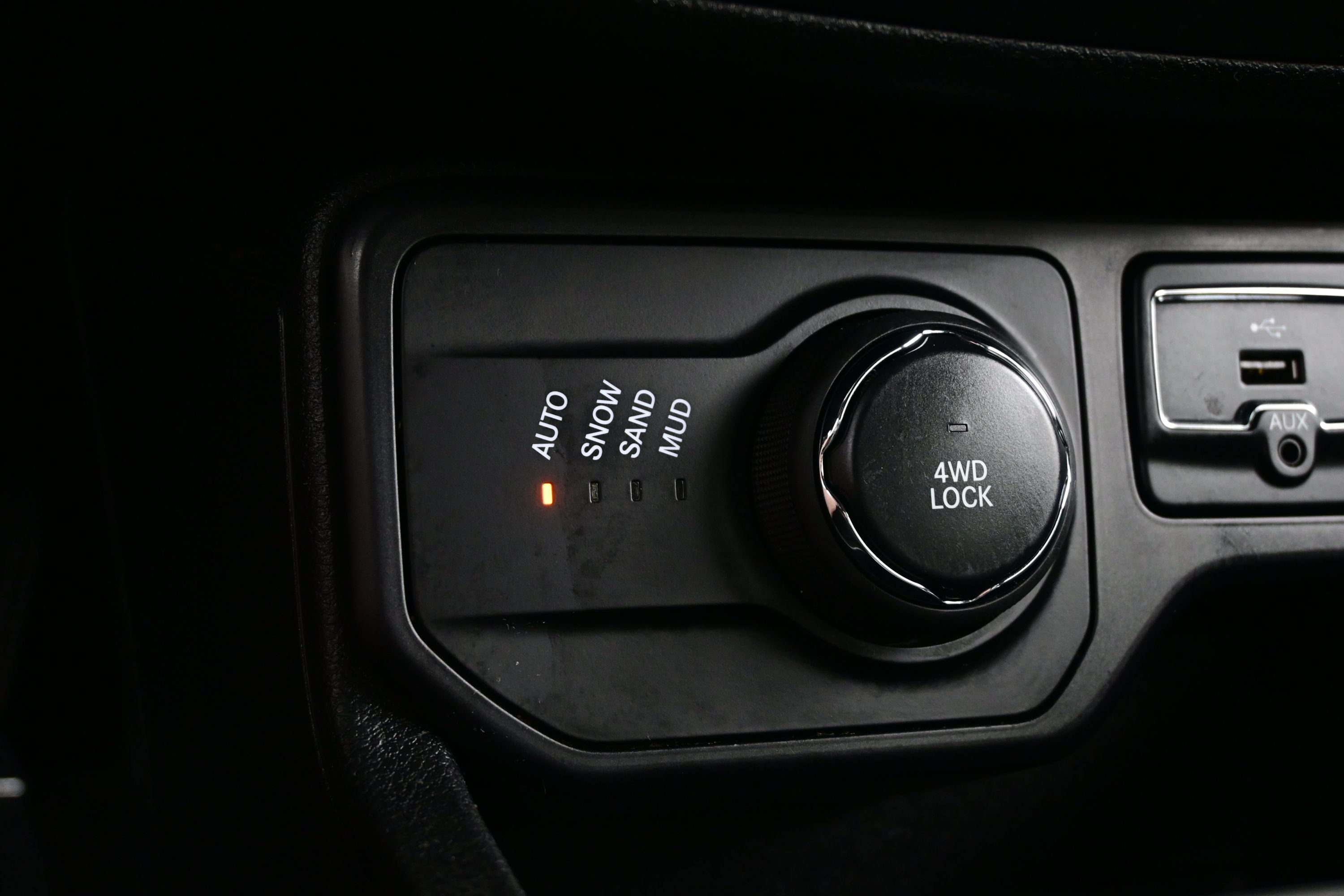Used 2019 Jeep Renegade Limited w/ UConnect 8.4 Nav Group AWD/4WD image 21