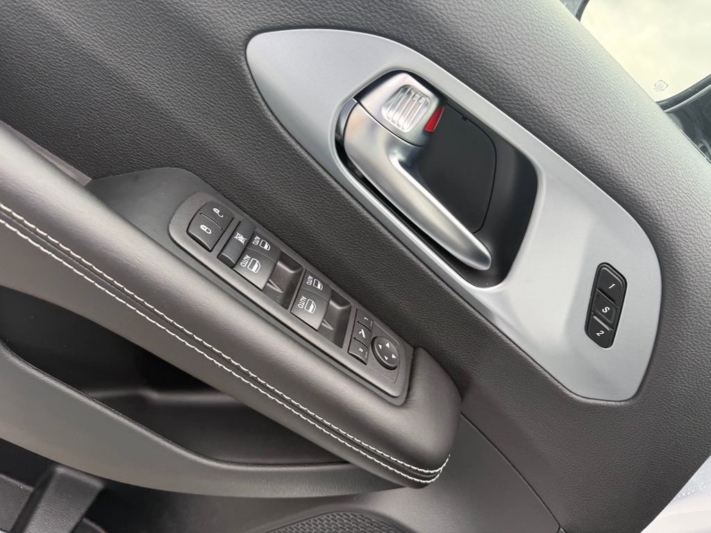 New 2026 Chrysler Pacifica Limited image 11