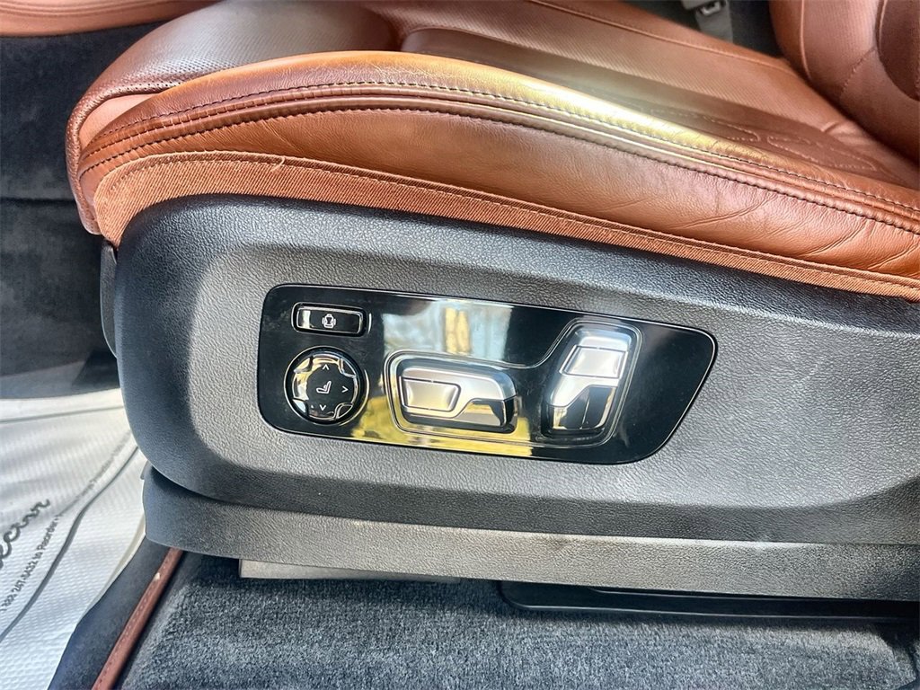 Used 2023 BMW X7 M60i w/ Executive Package image 22