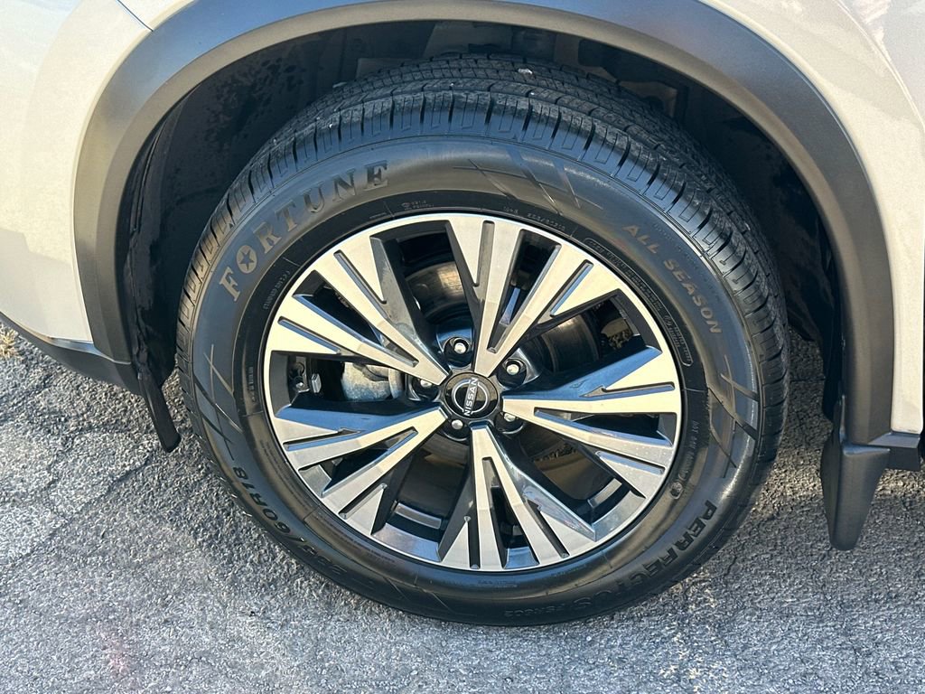 Used 2022 Nissan Rogue SV image 12