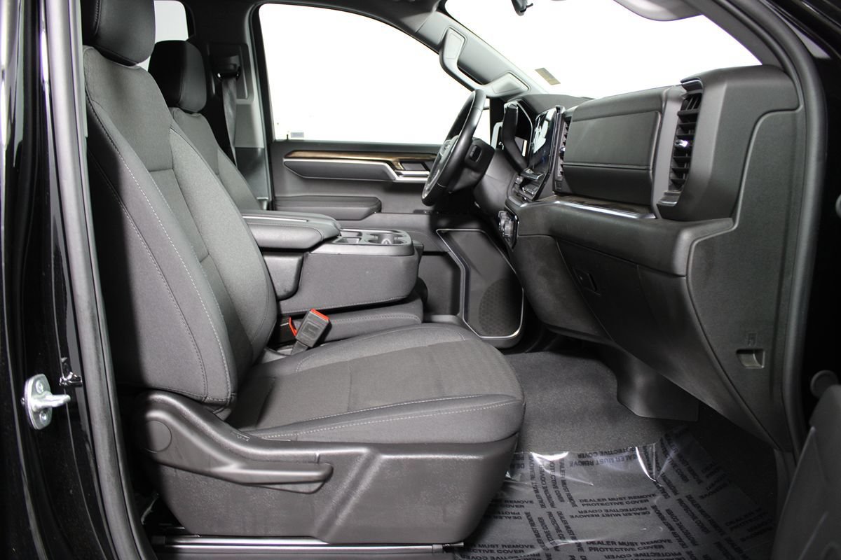 Used 2025 Chevrolet Silverado 1500 LT RWD image 16