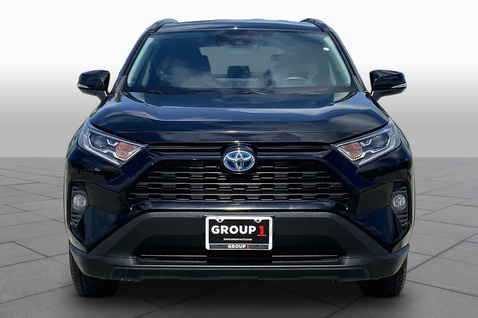 Used 2021 Toyota RAV4 XLE w/ XLE Grade Weather Package AWD/4WD image 4