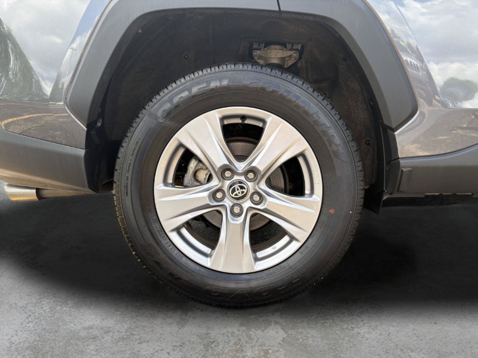 Used 2025 Toyota RAV4 XLE AWD/4WD image 23