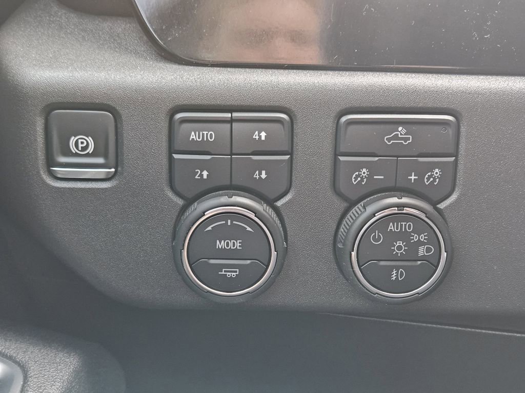 Used 2025 Chevrolet Silverado 1500 LT Trail Boss w/ Convenience Package II AWD/4WD image 26