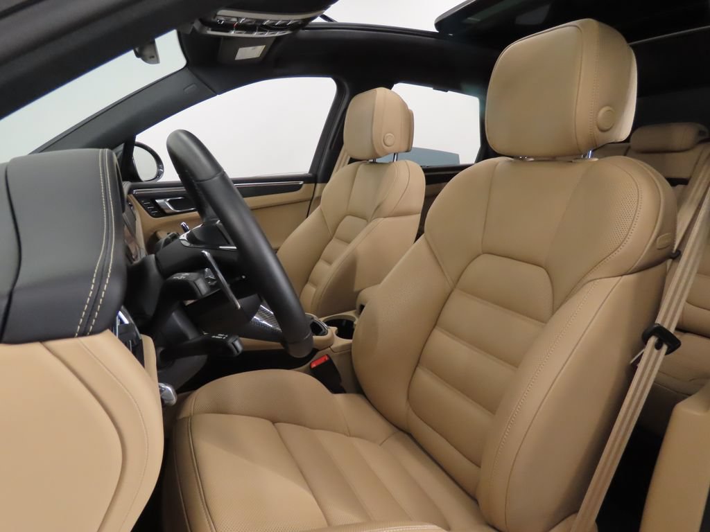 Certified 2026 Porsche Macan GTS AWD/4WD image 5