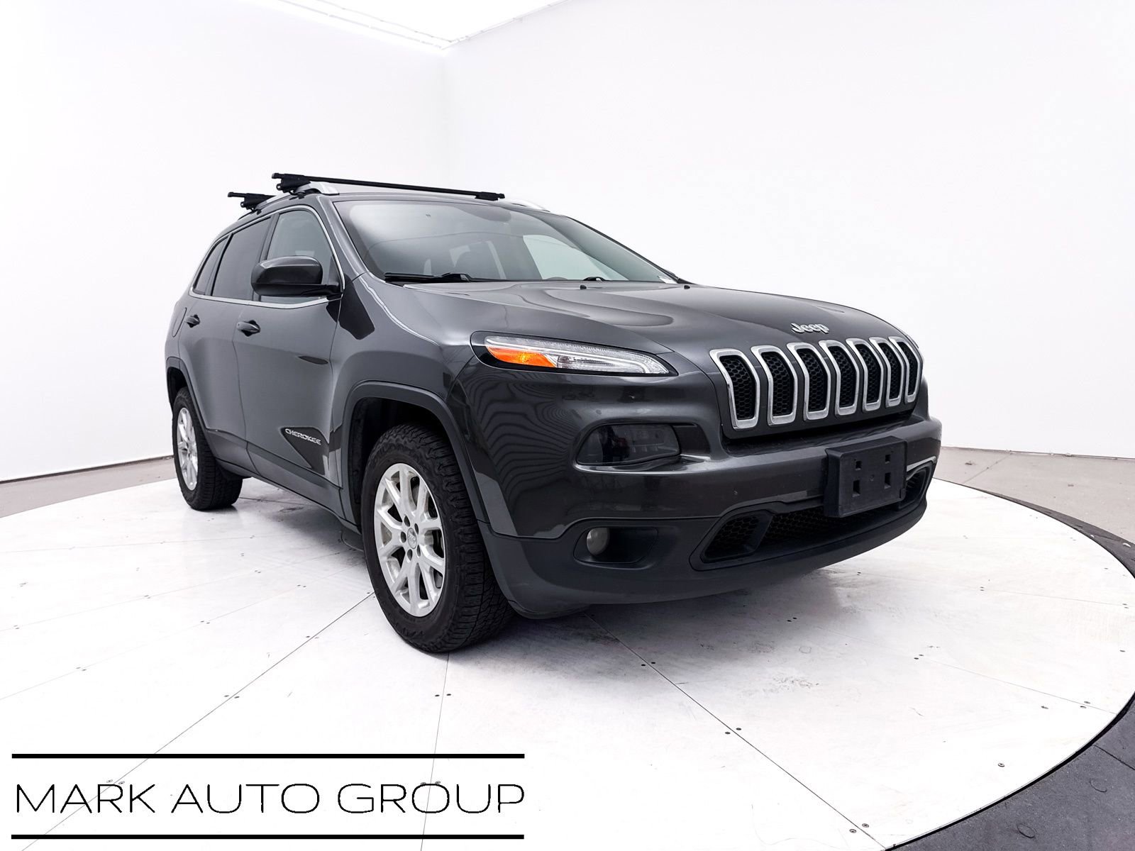 Used 2018 Jeep Cherokee Latitude Plus w/ Cold Weather Group image 1