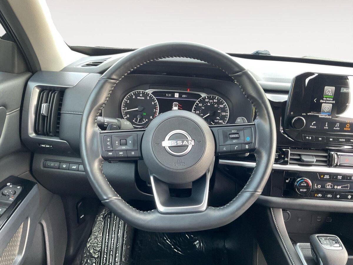 Used 2025 Nissan Pathfinder SL AWD/4WD image 12