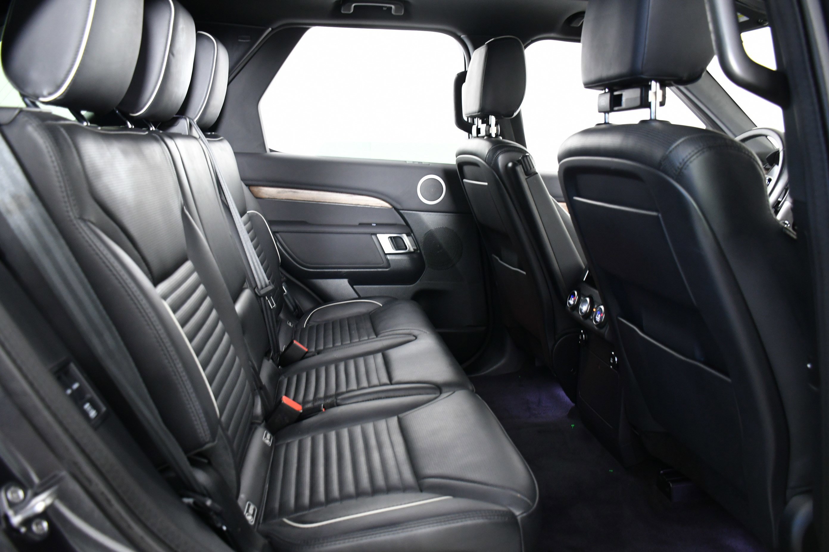 Used 2020 Land Rover Discovery HSE AWD/4WD image 28