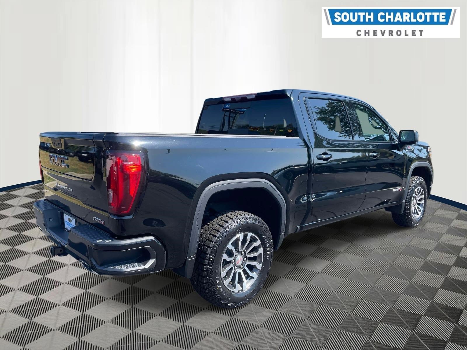 Used 2021 GMC Sierra 1500 AT4 w/ AT4 Value Package AWD/4WD image 4