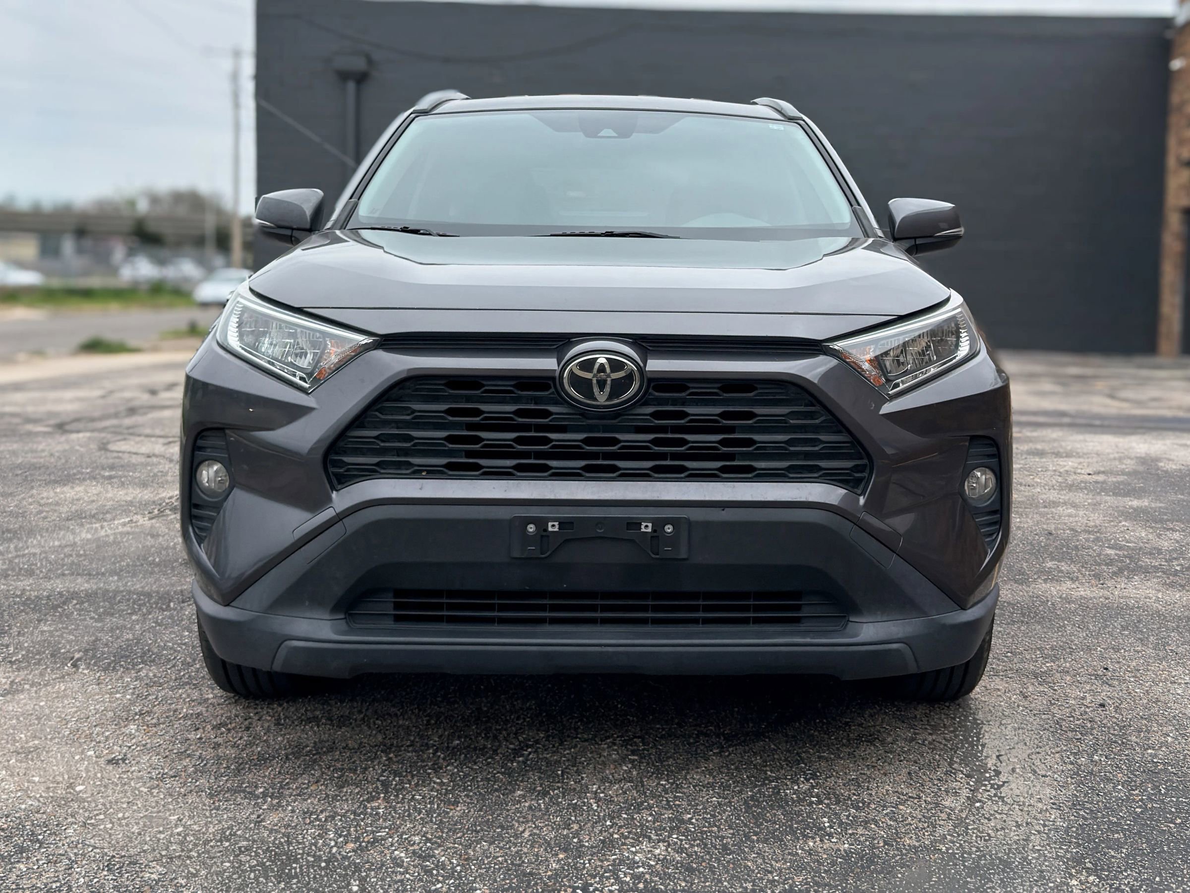 Used 2020 Toyota RAV4 XLE image 2