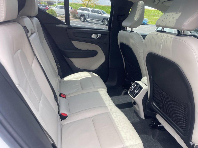 Used 2023 Volvo XC40 B5 Plus AWD/4WD image 14