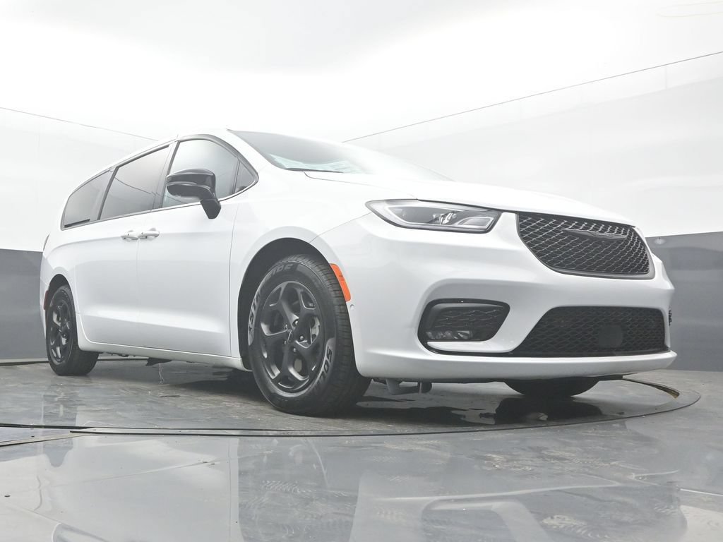 Used 2024 Chrysler Pacifica Limited FWD image 58