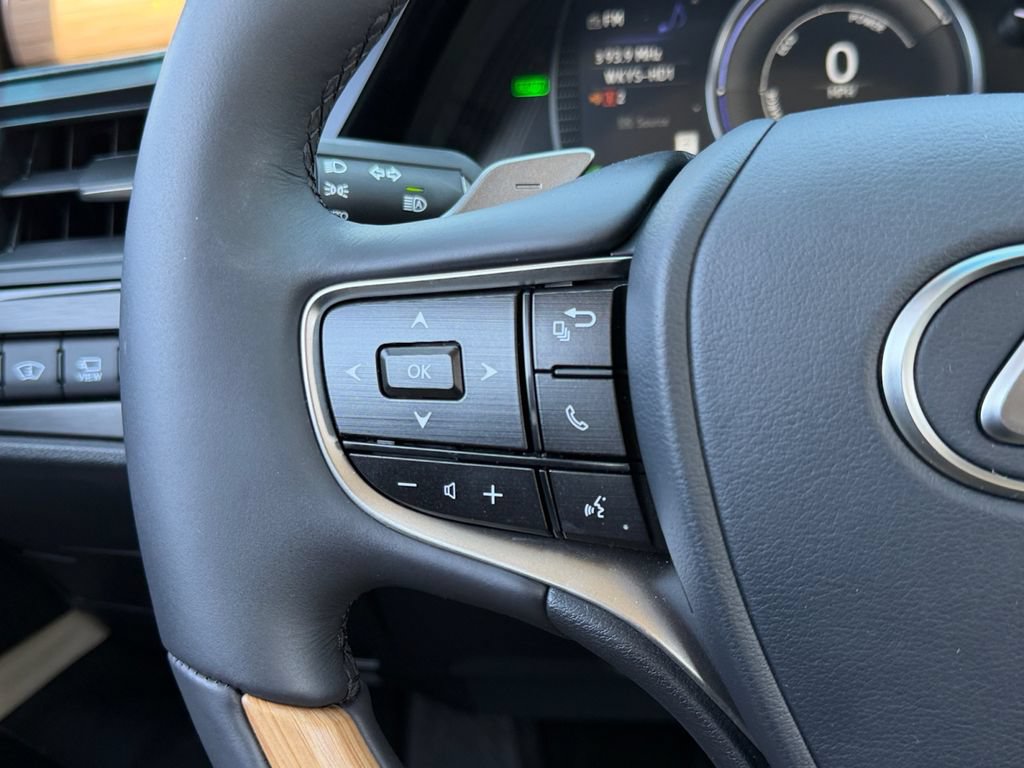 Used 2024 Lexus ES 300h w/ Technology Package FWD image 18