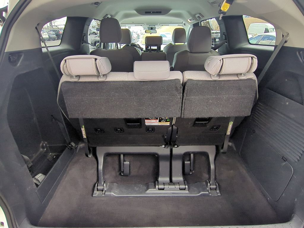 Used 2025 Toyota Sienna LE image 29