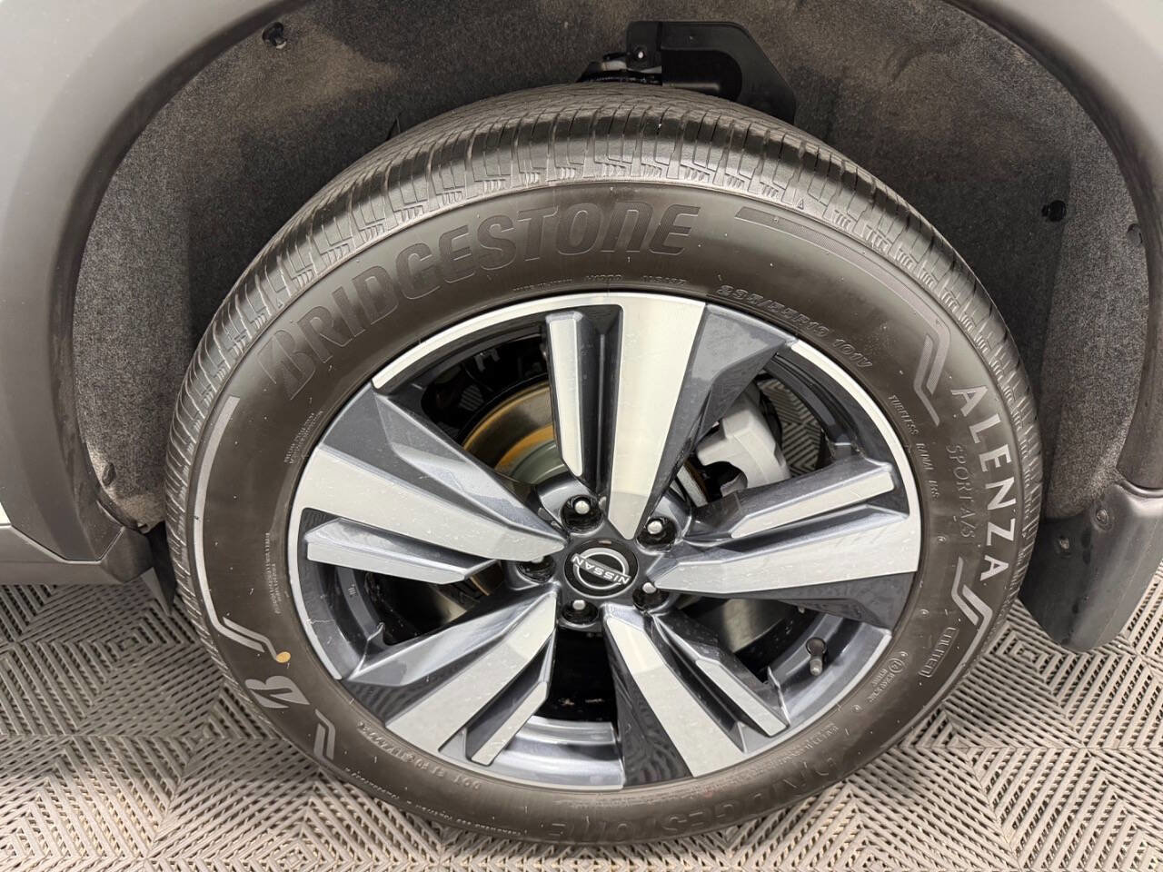 Used 2023 Nissan Rogue Platinum AWD/4WD image 35