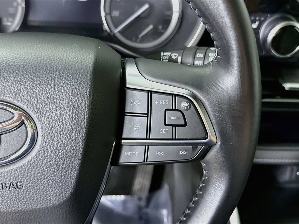 Certified 2021 Toyota Highlander XSE AWD/4WD image 24