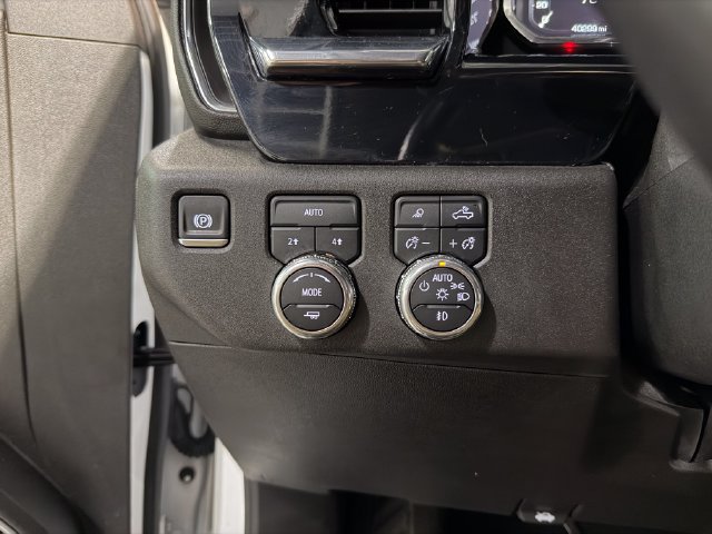Used 2025 GMC Sierra 1500 SLT AWD/4WD image 24