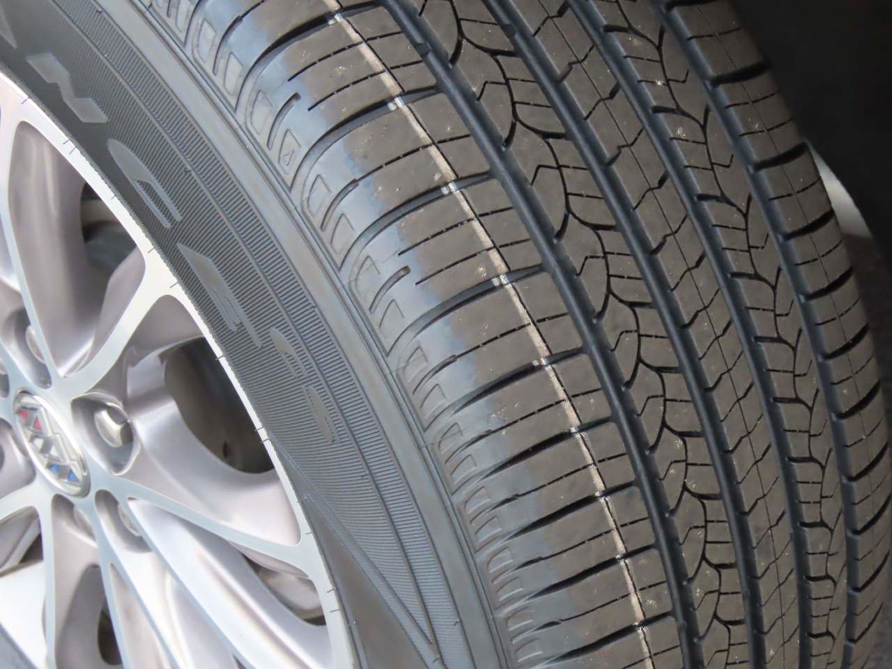 Used 2024 Buick Enclave Premium image 7