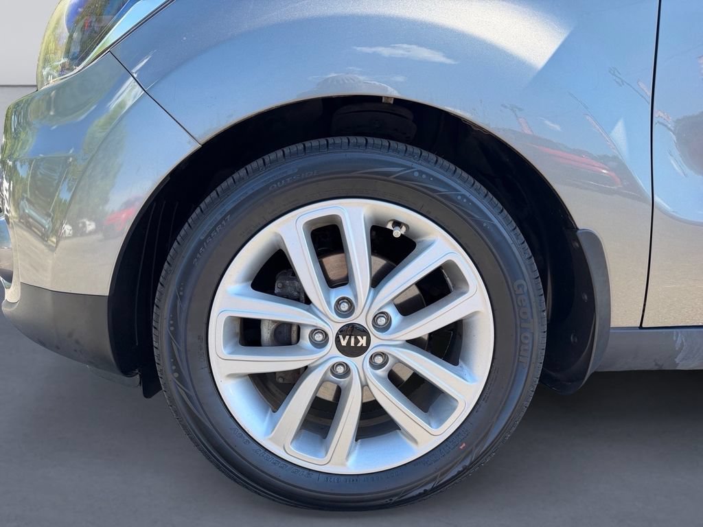 Used 2018 Kia Soul + FWD image 9