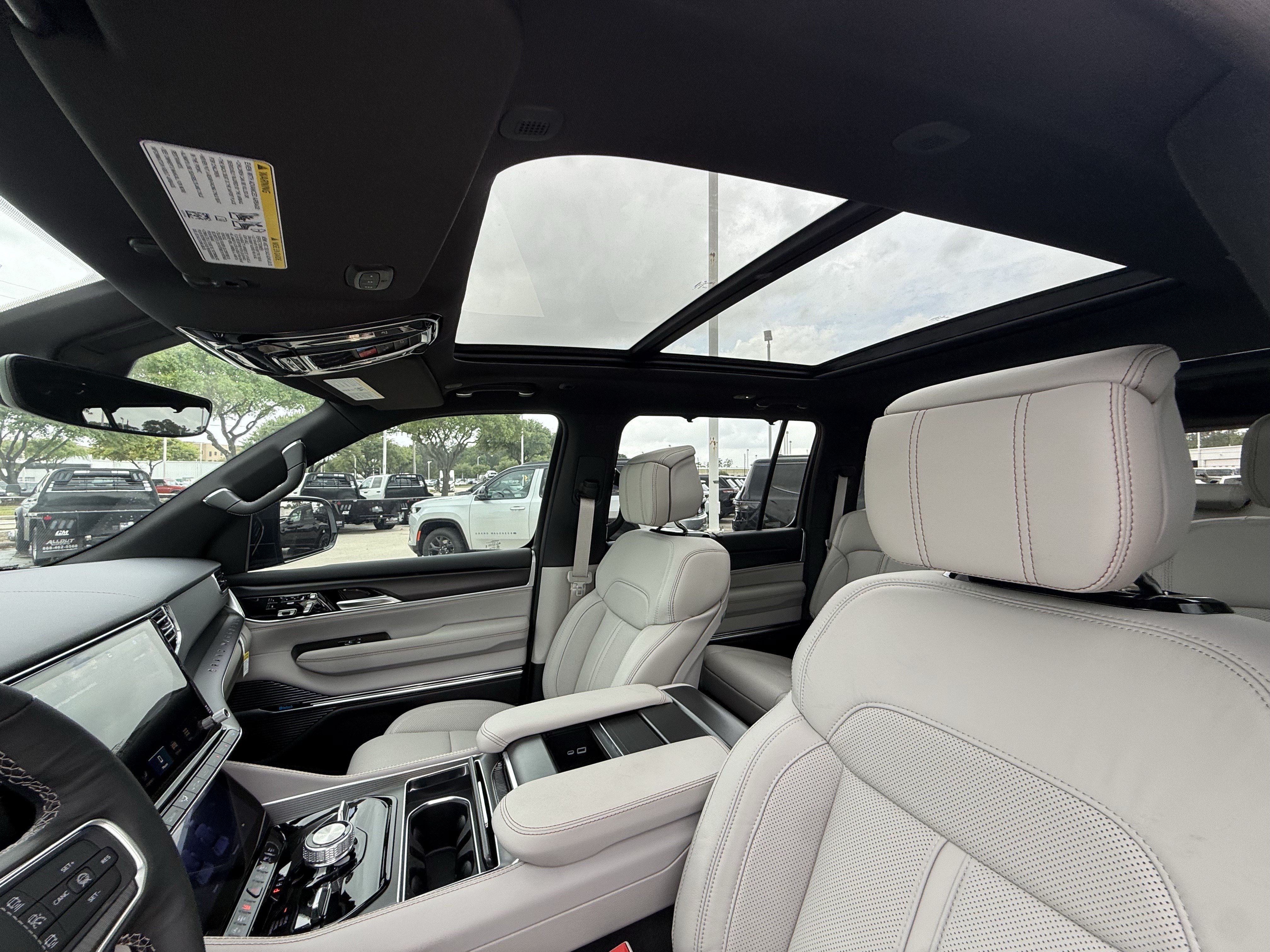 New 2026 Jeep Grand Wagoneer Summit AWD/4WD image 19