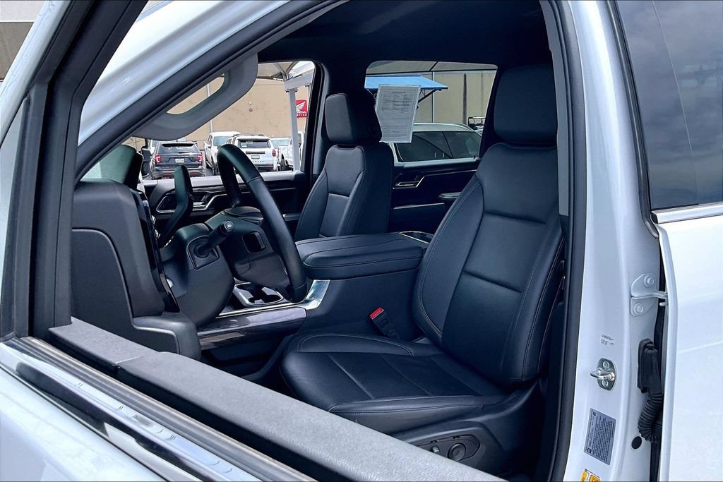 Used 2025 Chevrolet Silverado 2500 LTZ w/ LTZ Convenience Package AWD/4WD image 36