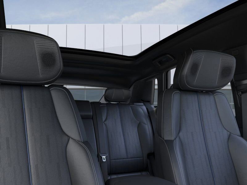 New 2025 Cadillac Lyriq Luxury image 25