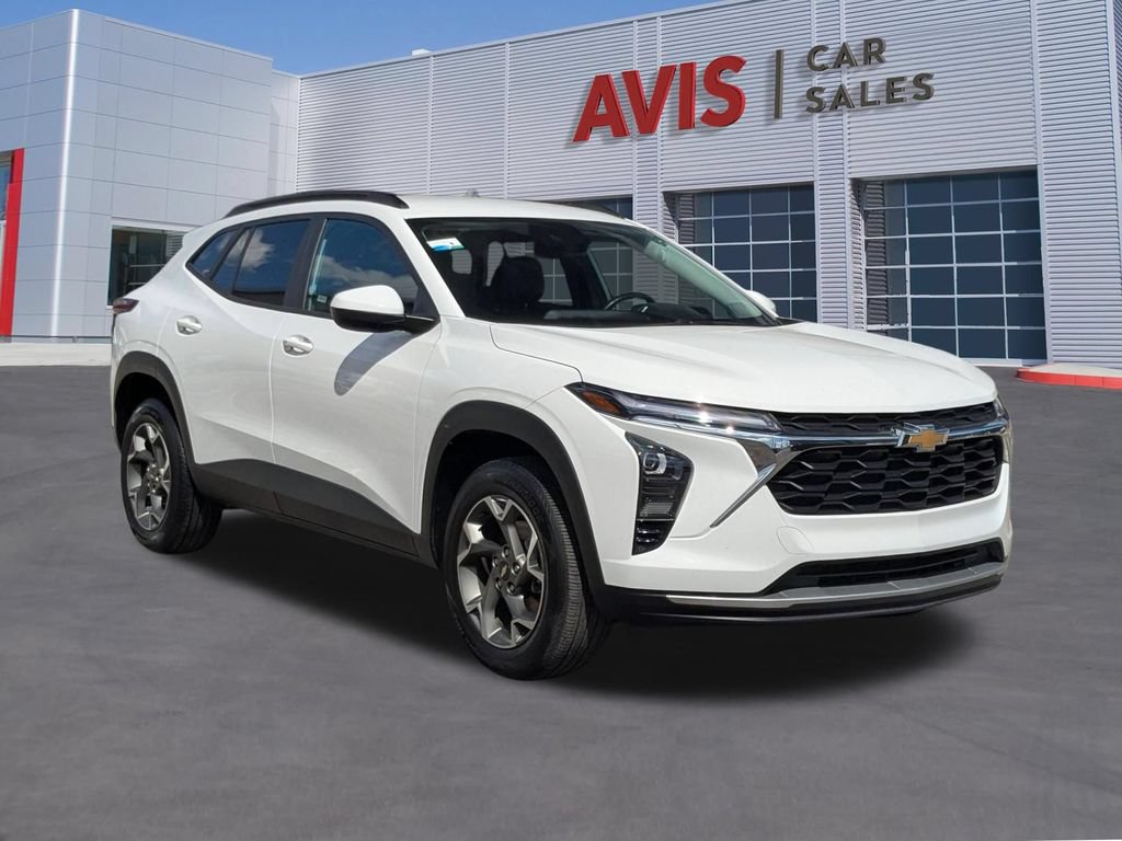 Used 2025 Chevrolet Trax LT w/ LT Convenience Package FWD image 9